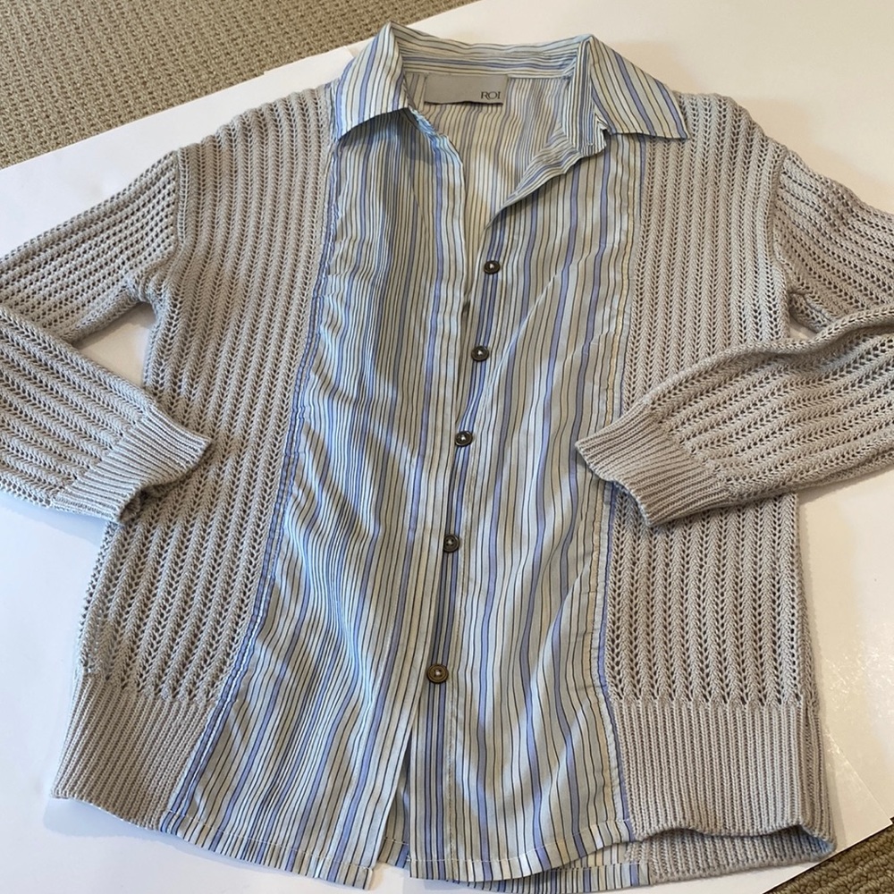 ROI KNIT AND FABRIC TOP WITH COVERD BUTTON FLAP